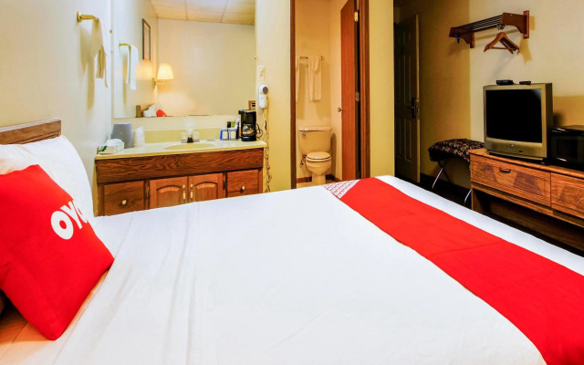 OYO Hotel Chapmanville Inn, WV - Hwy 119