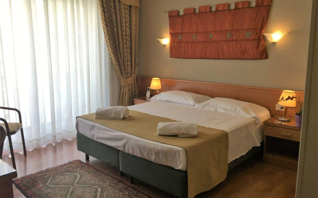 Smart Hotel Gallery House