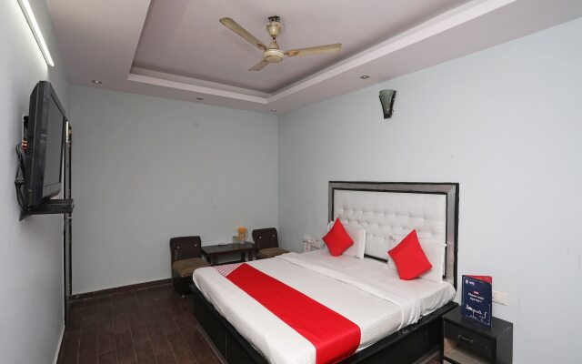 OYO 27884 Hotel 3bs House Dx