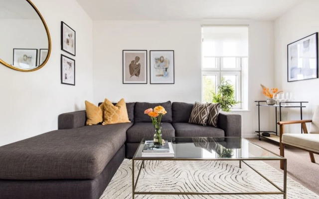 The Vauxhall Bolthole - Elegant and Bright 2bdr Flat