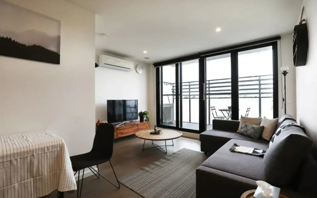 Stylish And Modern 2 Bedroom Melbourne Retreat