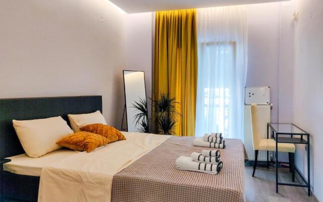 Luxury Suites with KING-SIZED bed