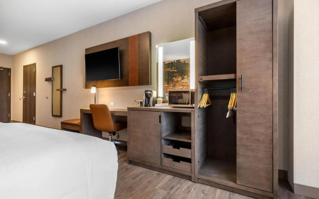 Cambria Hotel Omaha Downtown