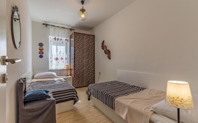 Amazing Home in Pomer With Wifi and 6 Bedrooms