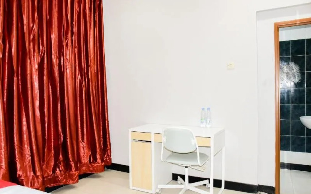 RedDoorz Plus Near Mall Kelapa Gading