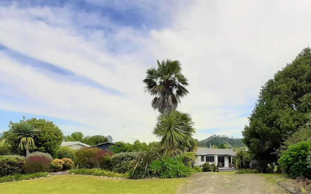 Cathedral Cove Connection