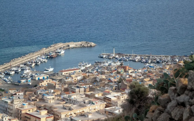VFH The Castle Bay apartment and terrace