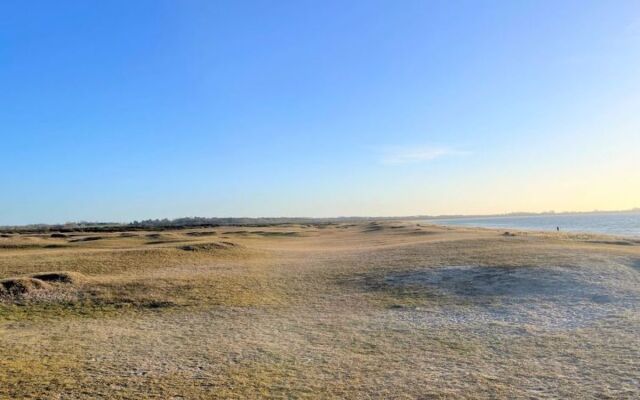 "Gregor" - 300m from the sea in Sealand