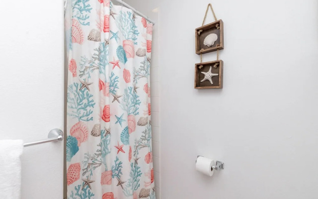 Resort Pool & Pet Friendly Sleeps 9