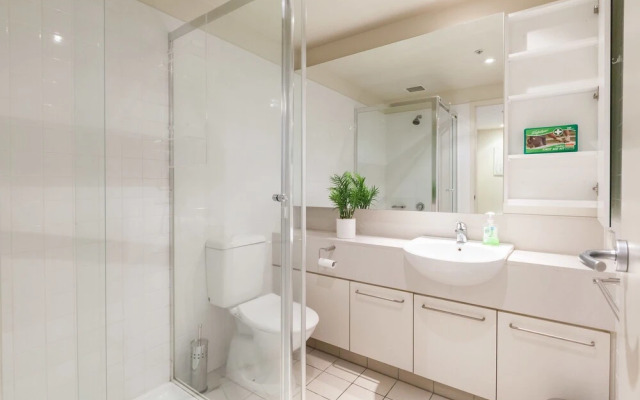 WESLEY, 2BDR Carlton Apartment