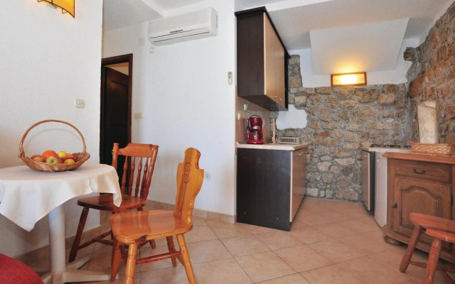 Beautiful Home in Brist With 2 Bedrooms and Wifi