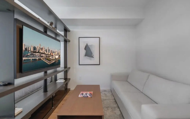 Spacious King Studio at Downtown Miami