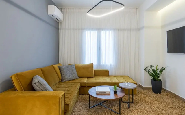 De Minimis - a Chic 3BR Downtown Apartment