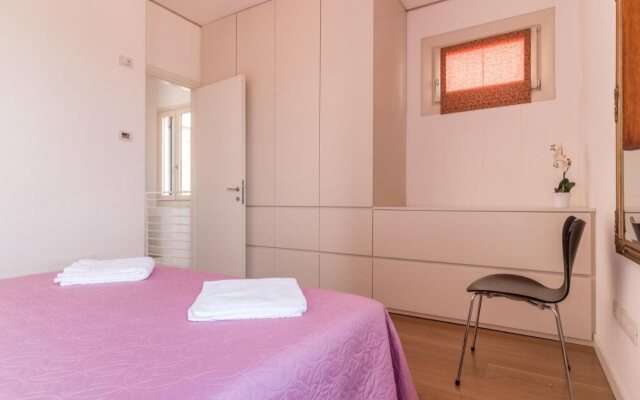 Carmini Canal View and Balcony with Lift