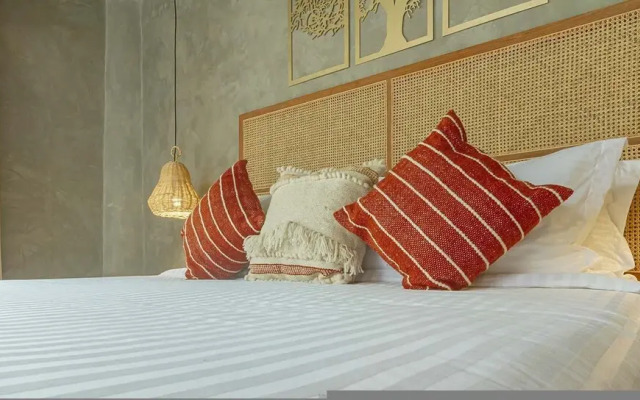 Spacious Apartment With Terrace and Rooftop Pool