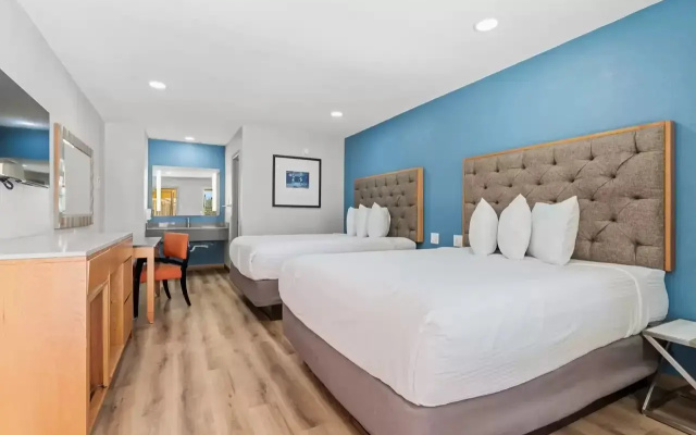 Econo Lodge Inn & Suites Sealy