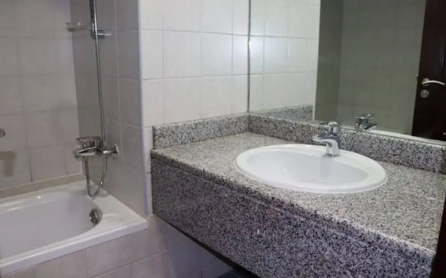 Stunning Studio With Balcony And Free Parking