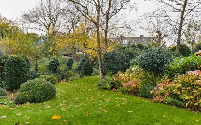 Luxury Garden View Apartment