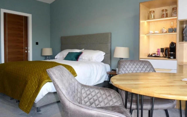 Stones Luxury B&B with hot tub and self-contained rooms
