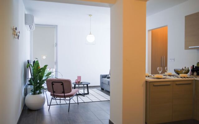 Phaedrus Living: City Luxury Flat Anemone 103