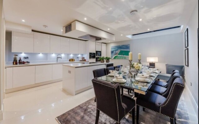 Designer Townhouse with Panoramic River Views