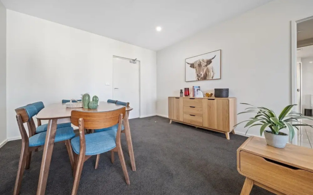 Glorious Central Canberra 1-bed With Pool & Sauna