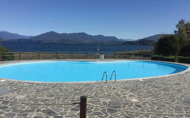 Lake View Pool Apartment in Ranco