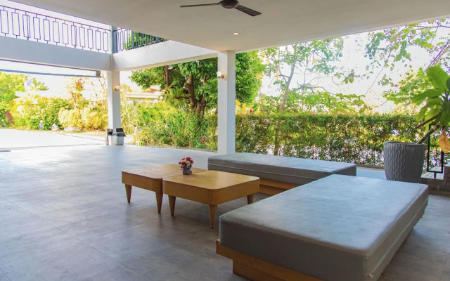 Alhambra Pool Villas & Pool Access Rooms