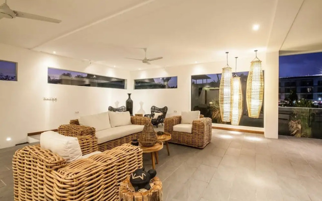 Niko 2 R New Villa Close to Finns Beach Club