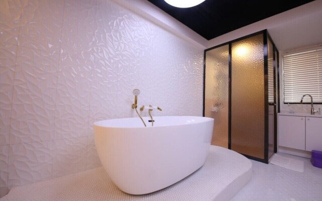 Almond Kids Hotel