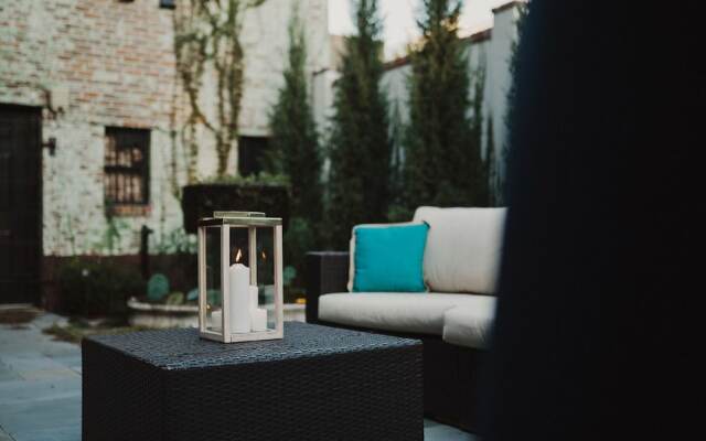 563 King Signature Apartments