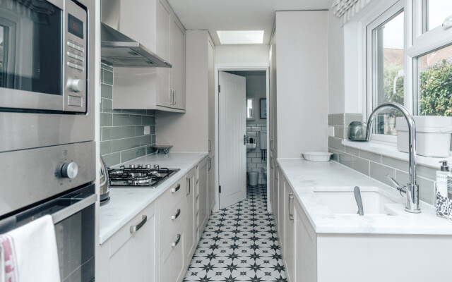 The Dragonfly - Central 2 bedroom house