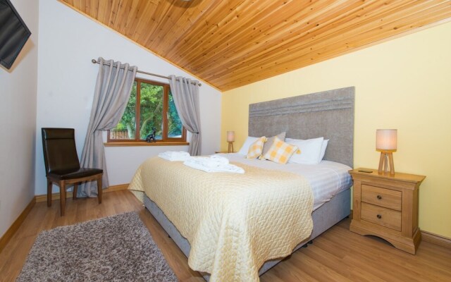 Barn Lodge With Hot Tub Near Cupar, Fife