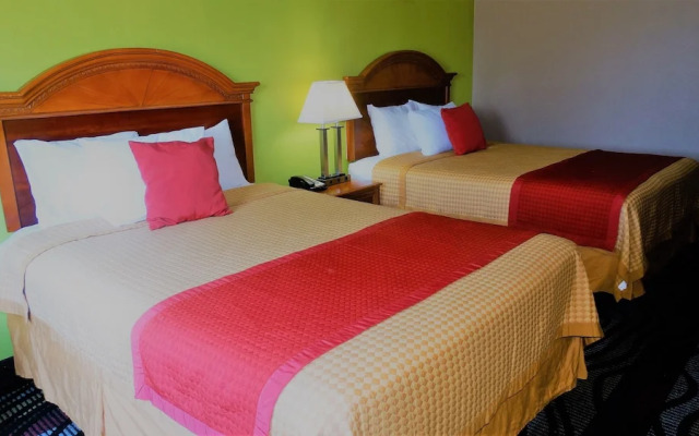 Oak Tree Inn & Suites