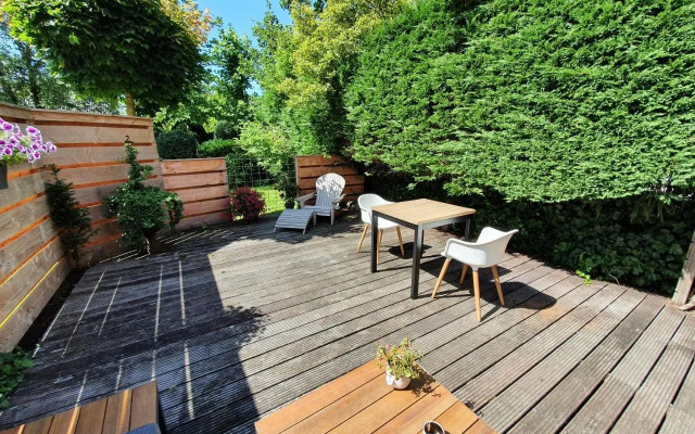 Luxury Garden View Apartment