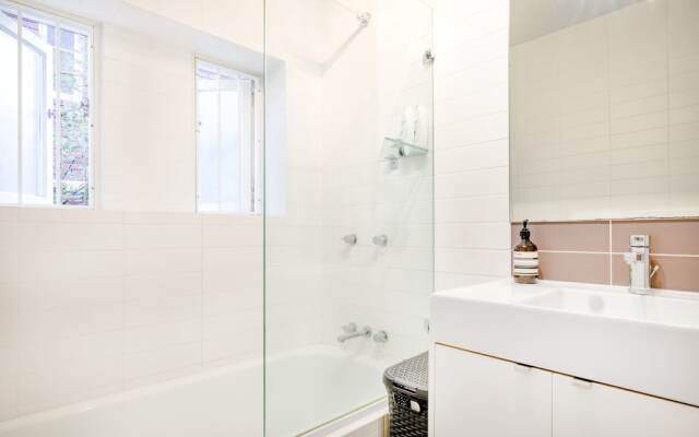 Picturesque Bellevue Hill 2BR Apt H452