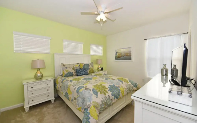 4557 Cabello Loop 6 Bedrooms, +3 Bathrooms