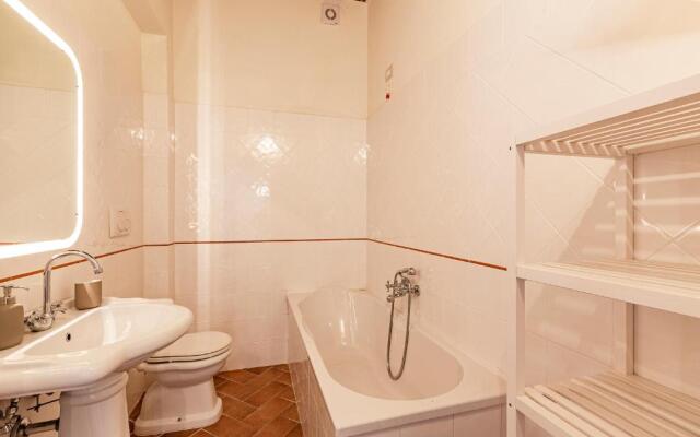 Bright Apt With Terrace and Shared Pool