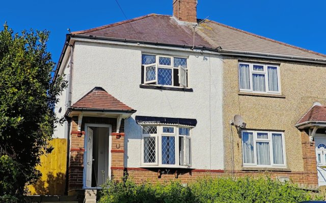 4-bed House in Southampton Ideal For Contractors