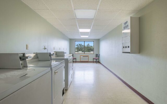 AmericInn & Suites By Wyndham Baraboo Event Center