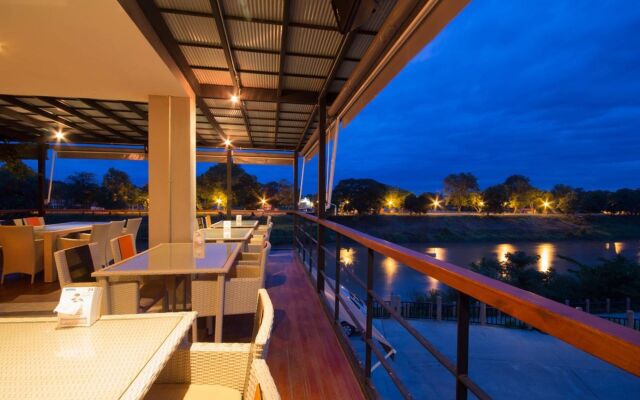 Dragon River Avenue Hotel