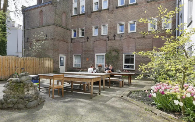 Hans Brinker Hostel