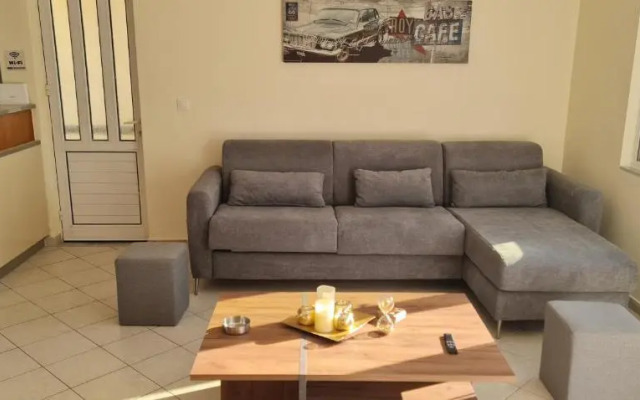 Stylish S&k 'k' Villa 200m From The Beach