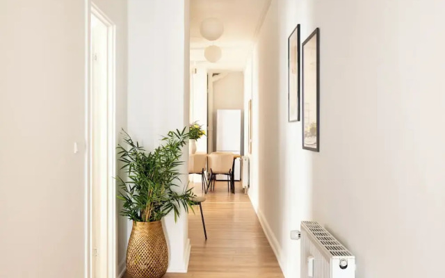 Sanders Noble - Fantastic 5-bdr Apt in the Capital