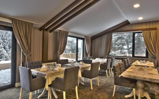 Lagoon Palace Hotel
