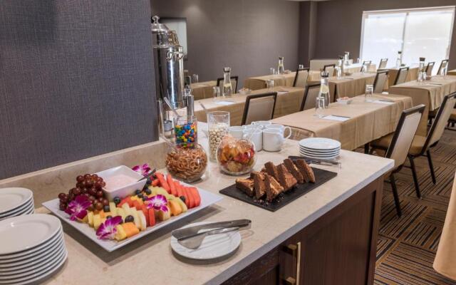 Crowne Plaza Providence-Warwick Airport by IHG