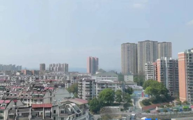 Yichang Lvyue Hotel (AQUA PLAZA& Three Gorges University Shop) – Outside – Yichang
