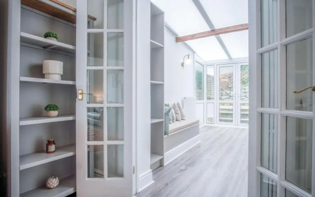 Castle Square - 2 Bedroom Holiday Home - Mumbles
