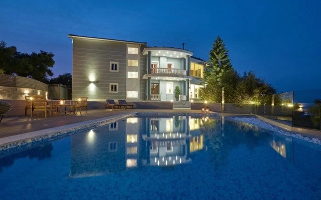 Mont Bleu Luxury Villa