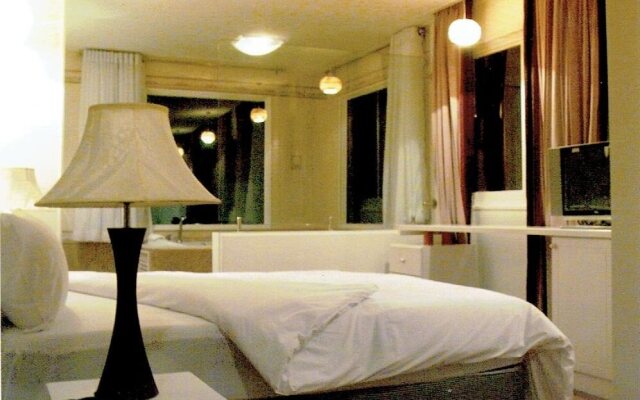 Strand Inn Hotel